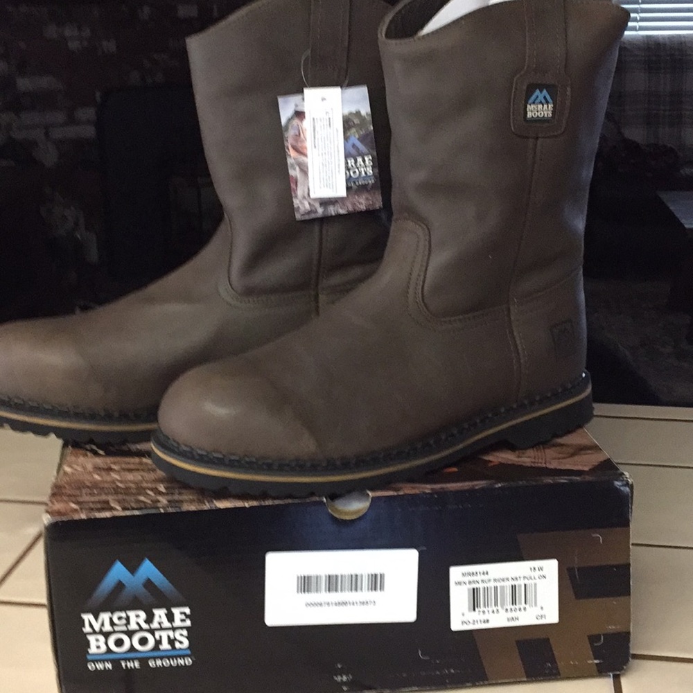 Men’s size 15 W Boots New inbox.